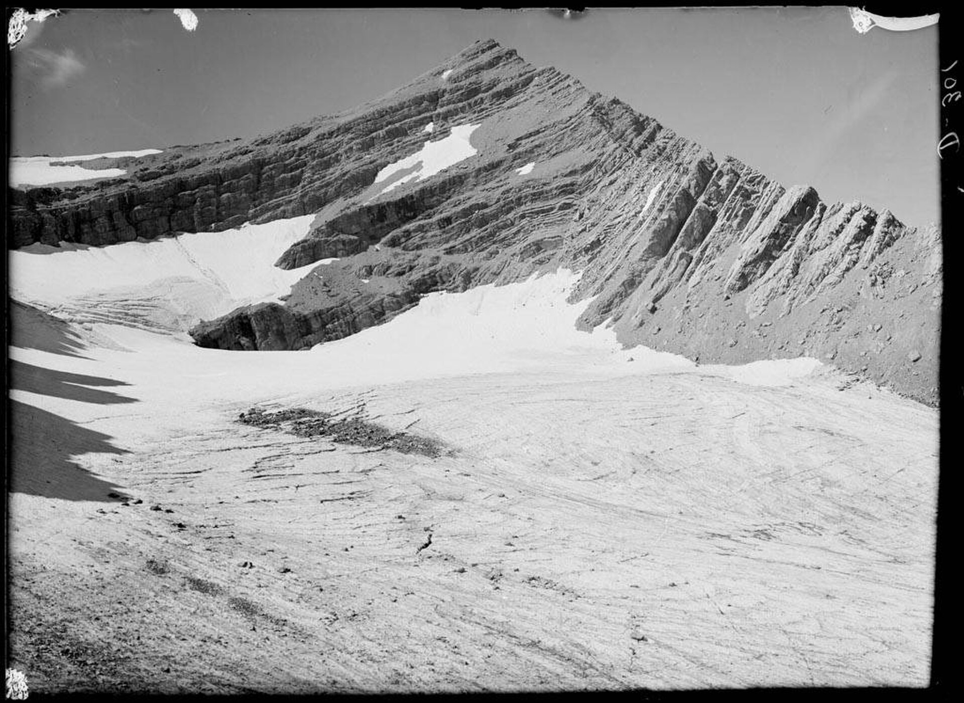 Glaciar y pico del Taillón vistos desde el collado de Sarradets, en los Pirineos